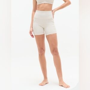 Athleta Salutation Stash 5" Short
